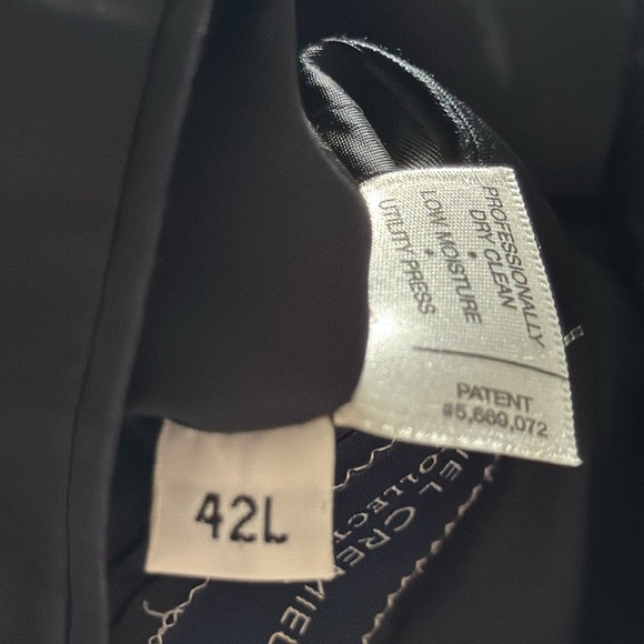 Daniel Cremieux Collection dark blue pin stripe two button front blazer Sz 42L - Picture 10 of 11